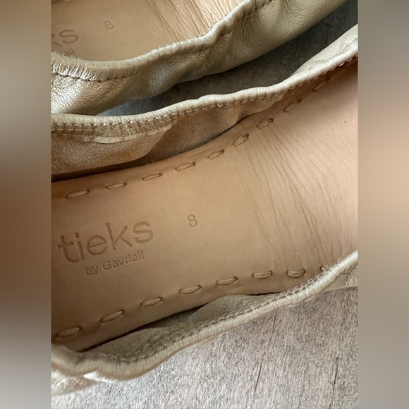 Metallic champagne Tieks - size 8 - Picture 2 of 5